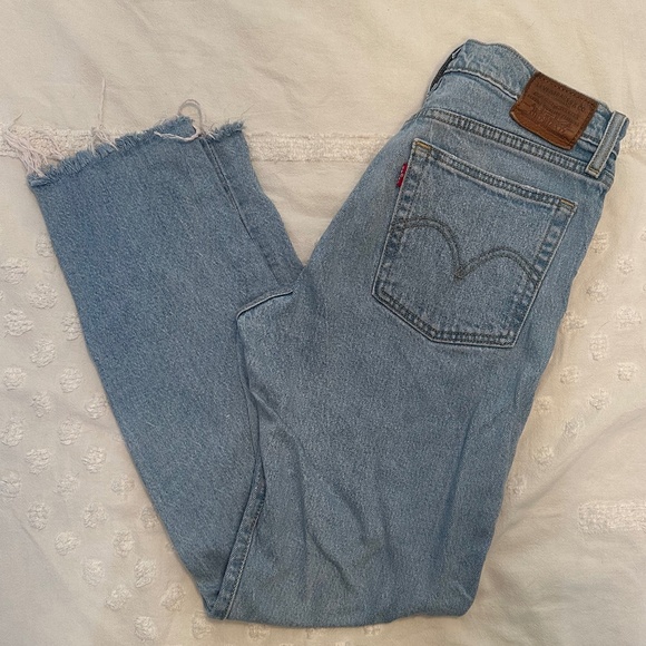 Levi’s Wedgie Jean 👖💫 - Picture 7 of 9